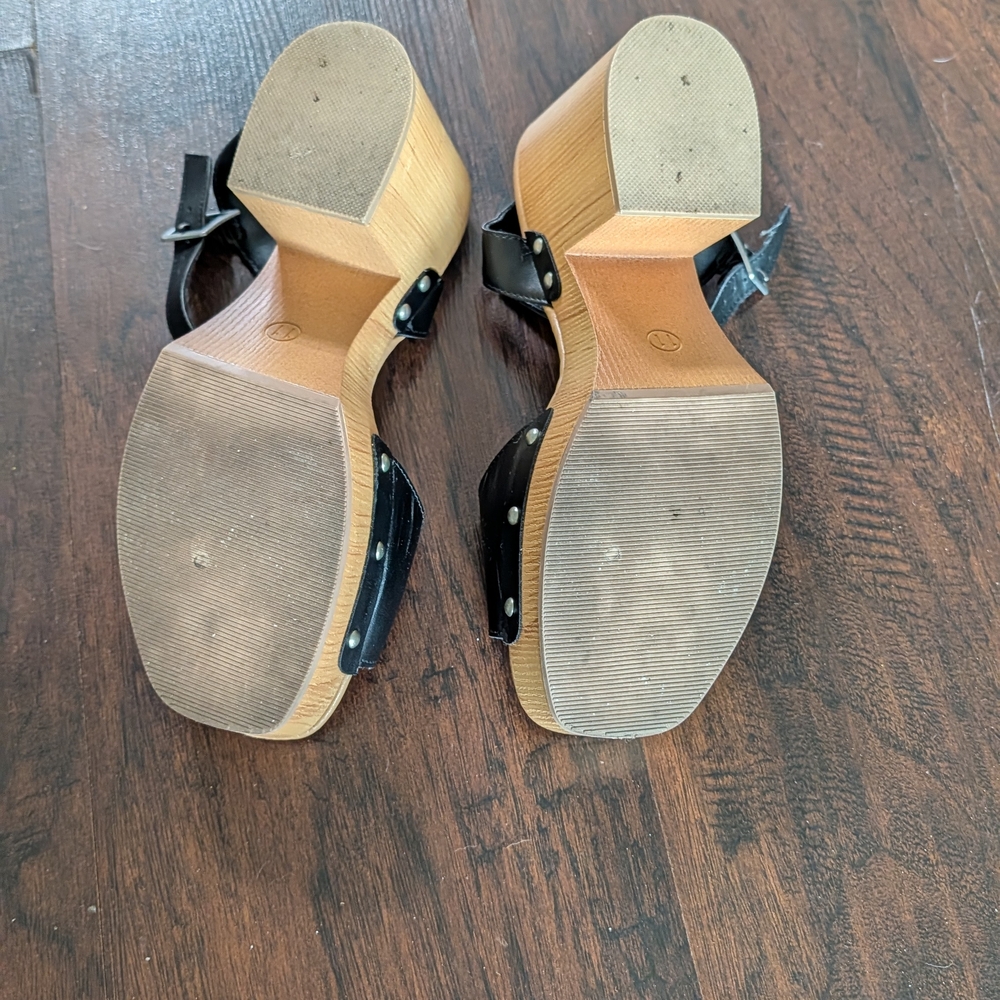Universal Threads April Heels- Size 11 - Picture 3 of 5